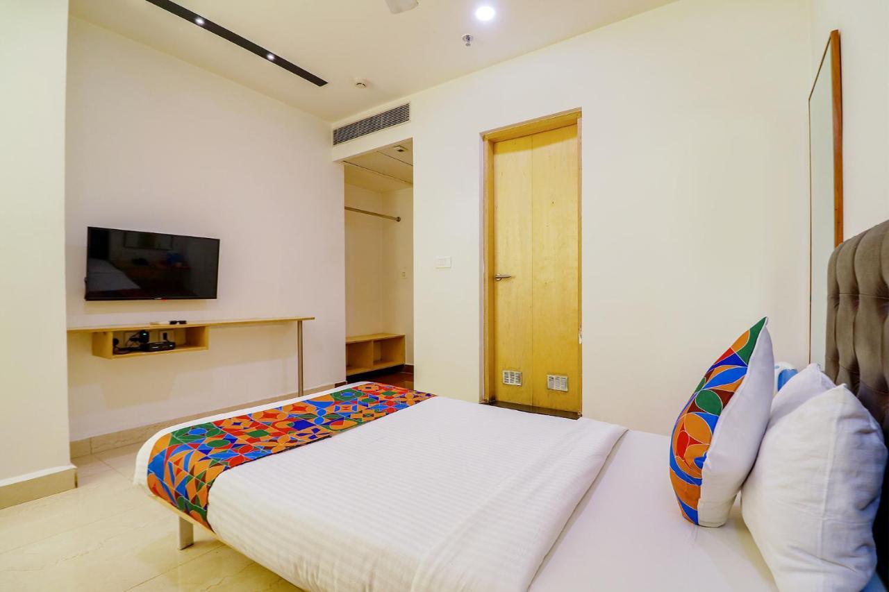 Fabhotel Aamantran & Banquet Halls - Nr Rtc X Roads Metro Station Haidarábád Kültér fotó
