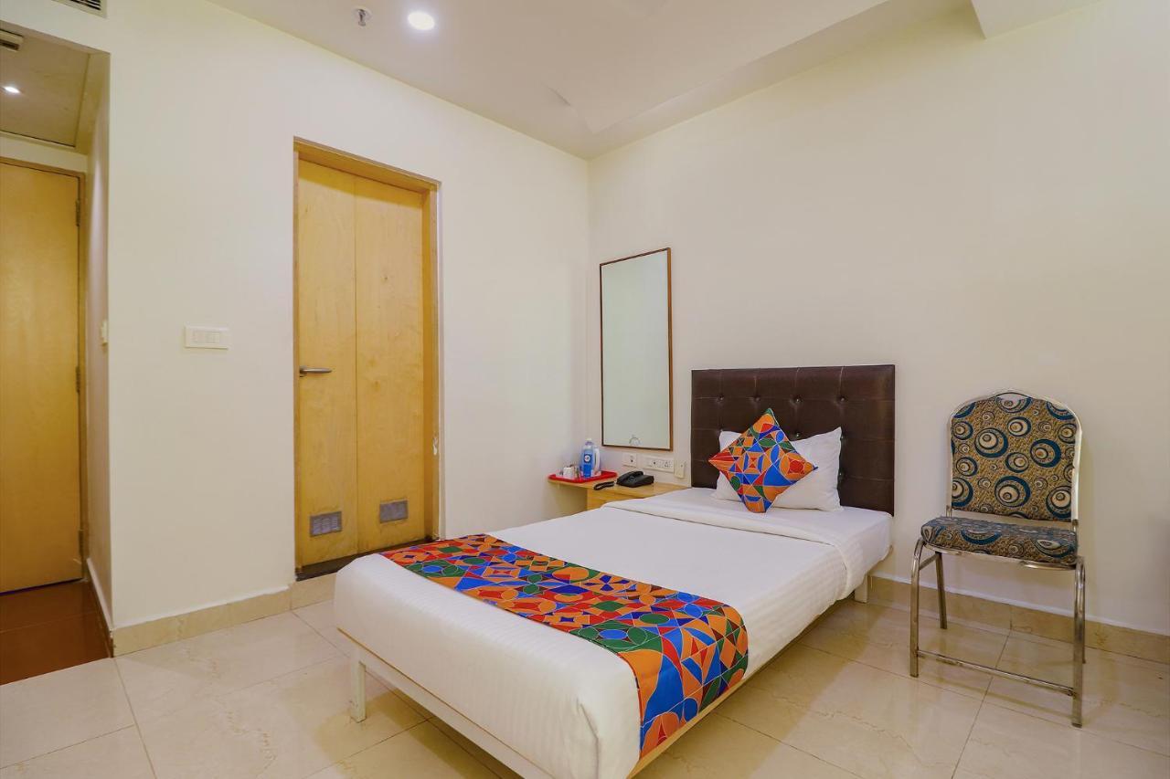 Fabhotel Aamantran & Banquet Halls - Nr Rtc X Roads Metro Station Haidarábád Kültér fotó