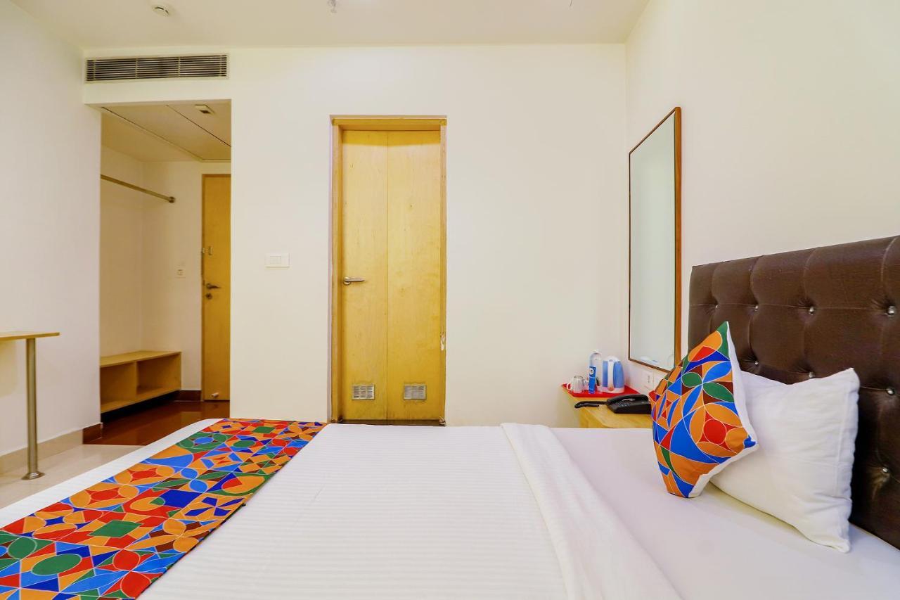Fabhotel Aamantran & Banquet Halls - Nr Rtc X Roads Metro Station Haidarábád Kültér fotó